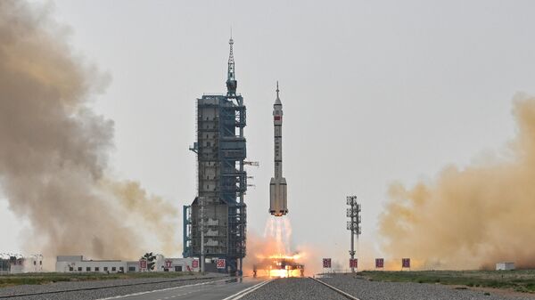 الصين تطلق المركبة الفضائية المأهولة شنتشو-16
 - سبوتنيك عربي