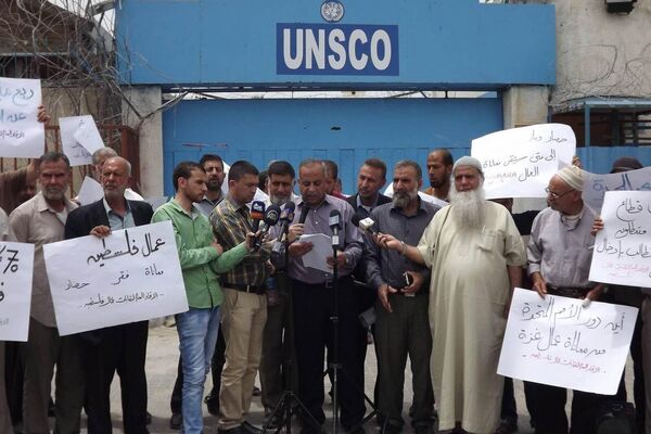 تظاهرات سابقة لعمال قطاع غزة اعتراضا على الحصار والمطالبة بالوظائف والعمل - سبوتنيك عربي