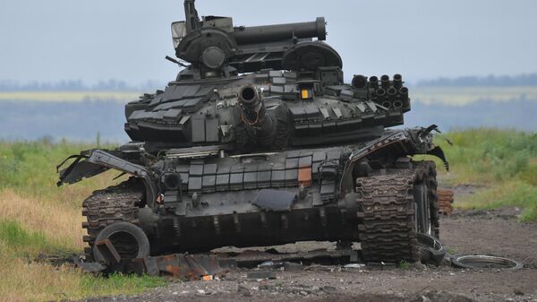 دبابة أوكرانية مدمرة في اتجاه محور أرتيوموفسك - سبوتنيك عربي