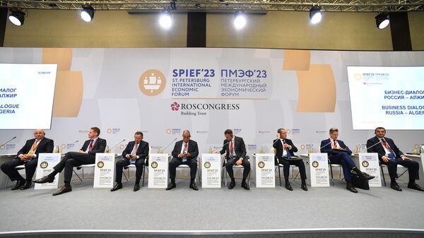 جلسة بعنوان التعاون الاقتصادي الروسي الجزائري على هامش المنتدى الاقتصادي الدولي في سانت بطرسبورغ - سبوتنيك عربي