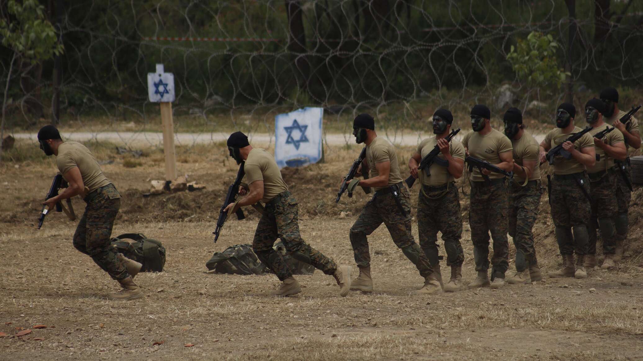 وزير الدفاع الإسرائيلي يوعز بالاستعداد لإخلاء مستوطنات بالقرب من الحدود اللبنانية