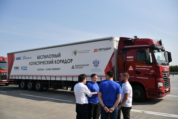 إطلاق شاحنات دون سائق من سان  بطرسبورغ إلى موسكو، 14 يونيو 2023 - سبوتنيك عربي