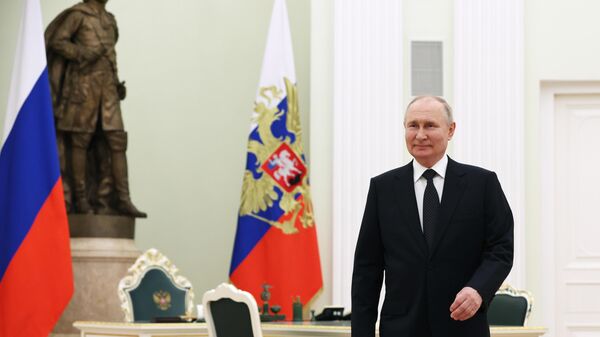 الرئيس الروسي فلاديمير بوتين مع ورئيس الوزراء ووزير الخارجية القطري محمد بن عبد الرحمن آل ثاني، في موسكو. - سبوتنيك عربي