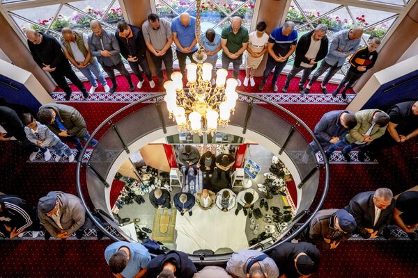 المسلمون الهولنديون في صلاة عيد الأضحى في مسجد مولانا في روتردام، هولندا، 28 يونيو 2023. - سبوتنيك عربي