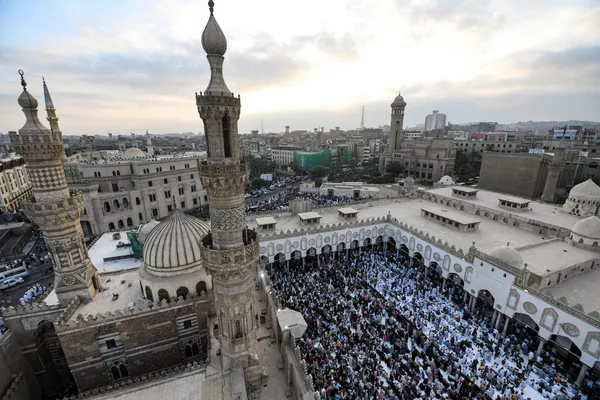 المصلون يجتمعون لأداء صلاة عيد الأضحى المبارك في الجامع الأزهر التاريخي وسط القاهرة، 28 يونيو 2023. المصلون يجتمعون لأداء صلاة عيد الأضحى المبارك في الجامع الأزهر التاريخي وسط القاهرة، 28 يونيو 2023. - سبوتنيك عربي