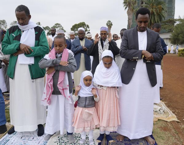 يجتمع المسلمون لصلاة عيد الأضحى في نيروبي، كينيا، 28 يونيو 2023 - سبوتنيك عربي