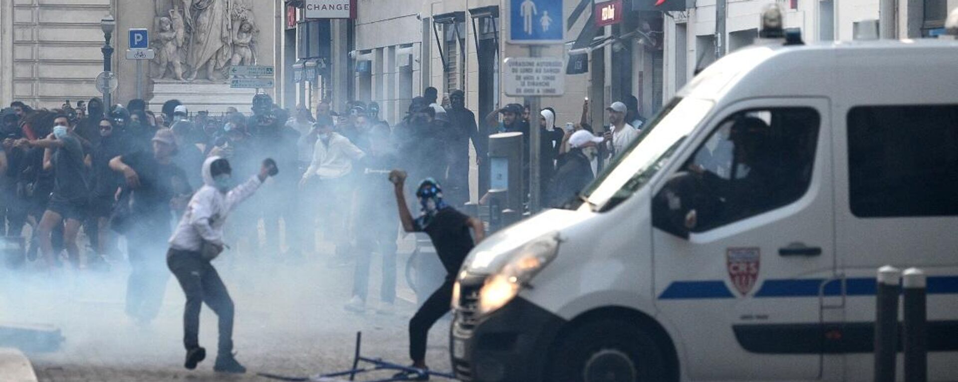 متظاهرون يشتبكون مع شرطة مكافحة الشغب في مرسيليا، جنوب فرنسا، 30 يونيو/ حزيران 2023 - سبوتنيك عربي, 1920, 25.01.2024