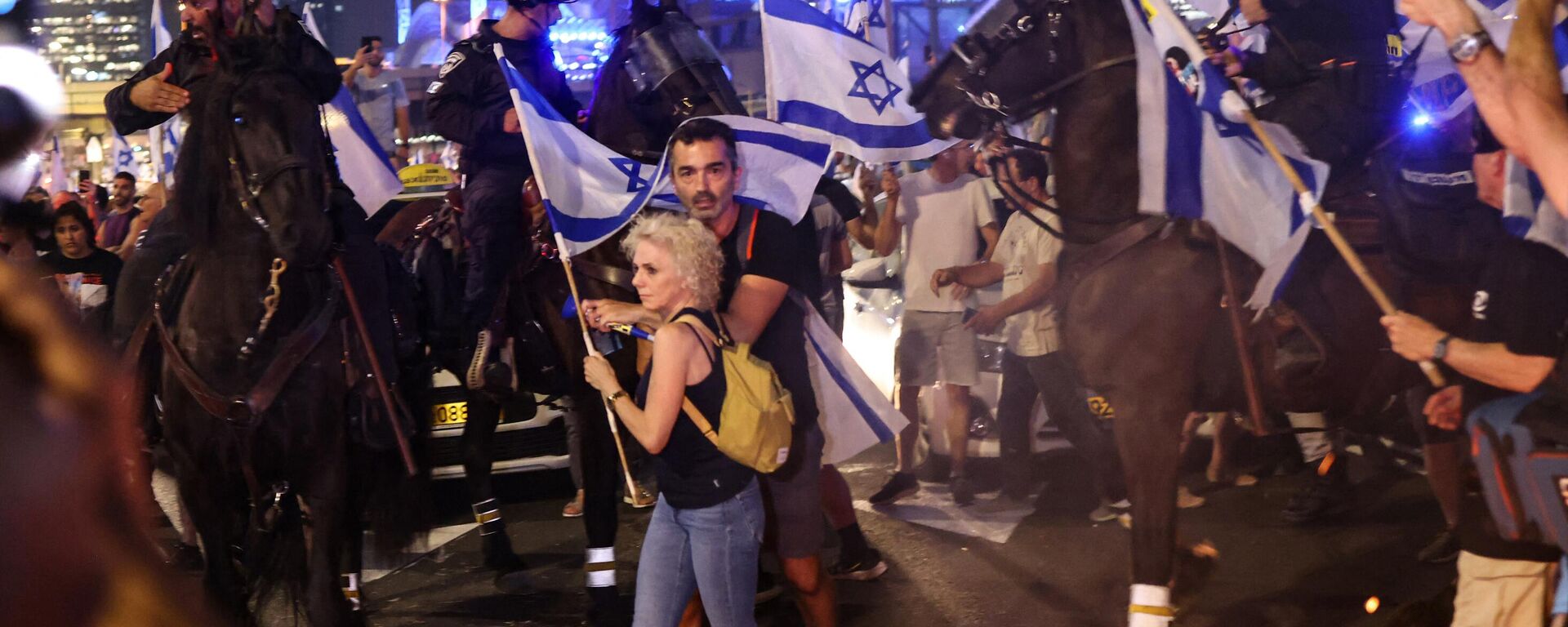 احتجاجت الإسرائيليين ضد خطط حكومة رئيس الوزراء بنيامين نتنياهو لإصلاح النظام القضائي في تل أبيب، إسرائيل، 5 يوليو 2023 - سبوتنيك عربي, 1920, 21.10.2023