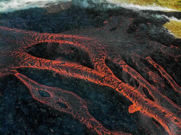 الثوران البركاني بالقرب من ليتلي هروتور، جنوب غرب ريكيافيك في أيسلندا، 10 يوليو 2023. - سبوتنيك عربي