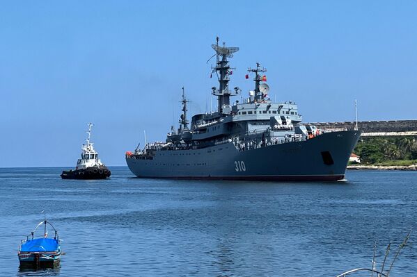 سفينة التدريب البحرية الروسية &quot;بيريكوب&quot; وعلى متنها طلاب عسكريون، والتي تقوم برحلة طويلة، وصلت إلى خليج هافانا، 11 يوليو 2023. - سبوتنيك عربي