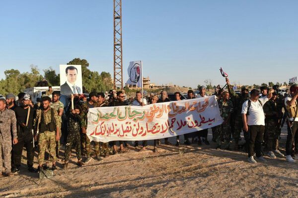 العشائر العربية والدفاع الوطني يستعرضون قواتهم في دير الزور - سبوتنيك عربي