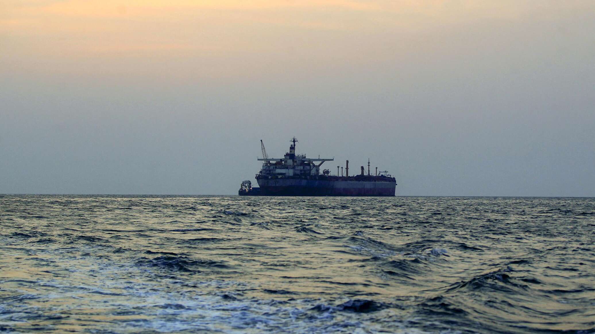 الخارجية الروسية: طريق بحر الشمال يمكن أن يكون بديلا للسفن في البحر الأحمر