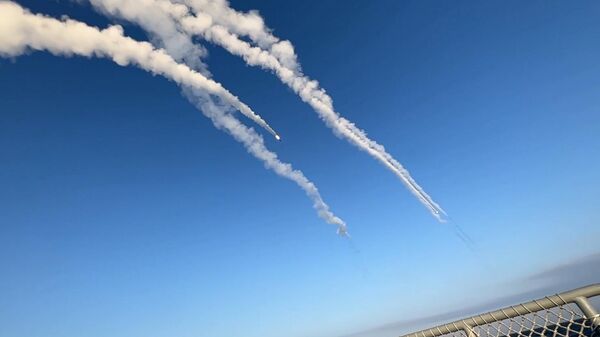 إطلاق صواريخ من سفينة تابعة للبحرية الروسية على ترسانة بأسلحة غربية في منطقة لفيف - سبوتنيك عربي
