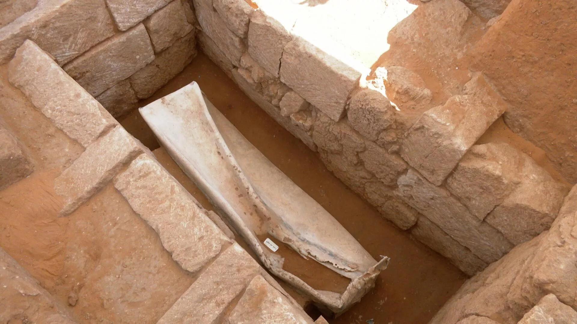 اكتشاف تابوت من الرصاص عمره 2000 عام في مقبرة بغزة
 - سبوتنيك عربي, 1920, 18.07.2023