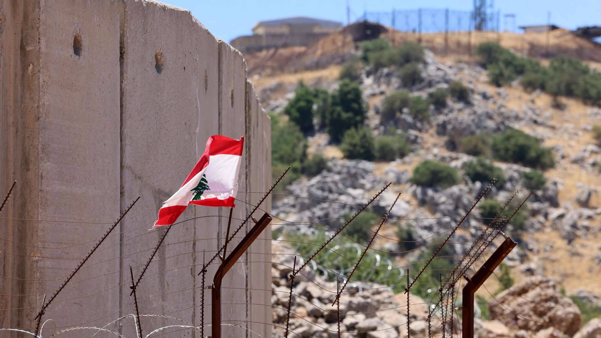 الجيش الإسرائيلي يهاجم مواقع لـ "حزب الله" جنوب لبنان بعد تسلل جسم مجهول إلى إسرائيل