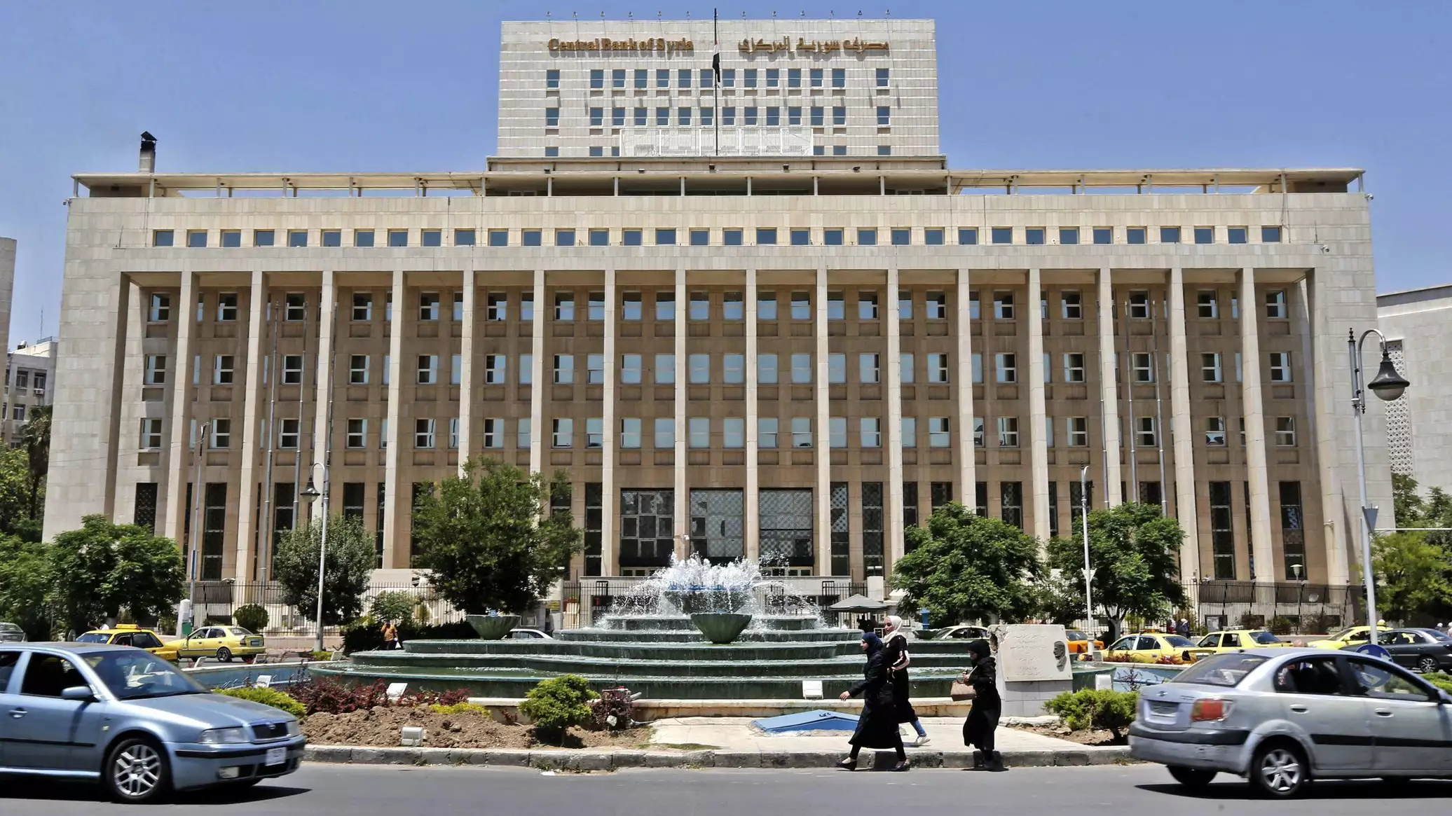 المركزي السوري يمهل البنوك 6 أشهر لمواجهة آثار الأزمة المالية في لبنان