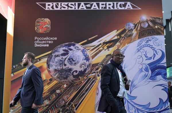 المشاركون في منتدى &quot;روسيا - أفريقيا 2023&quot; في مركز المعارض والمؤتمرات &quot;إكسبو فوروم&quot; في سان بطرسبورغ، روسيا. - سبوتنيك عربي
