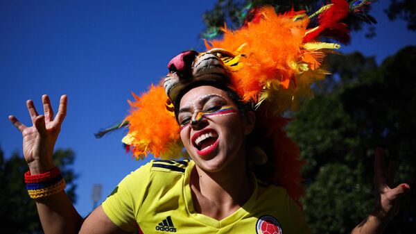مشجعة من كولومبيا تقف لالتقاط صورة قبل انطلاق مباراة كرة القدم في المجموعة الثامنة في كأس العالم للسيدات في أستراليا ونيوزيلندا 2023 بين كولومبيا وكوريا الجنوبية في استاد سيدني لكرة القدم في سيدني في 25 يوليو 2023. - سبوتنيك عربي