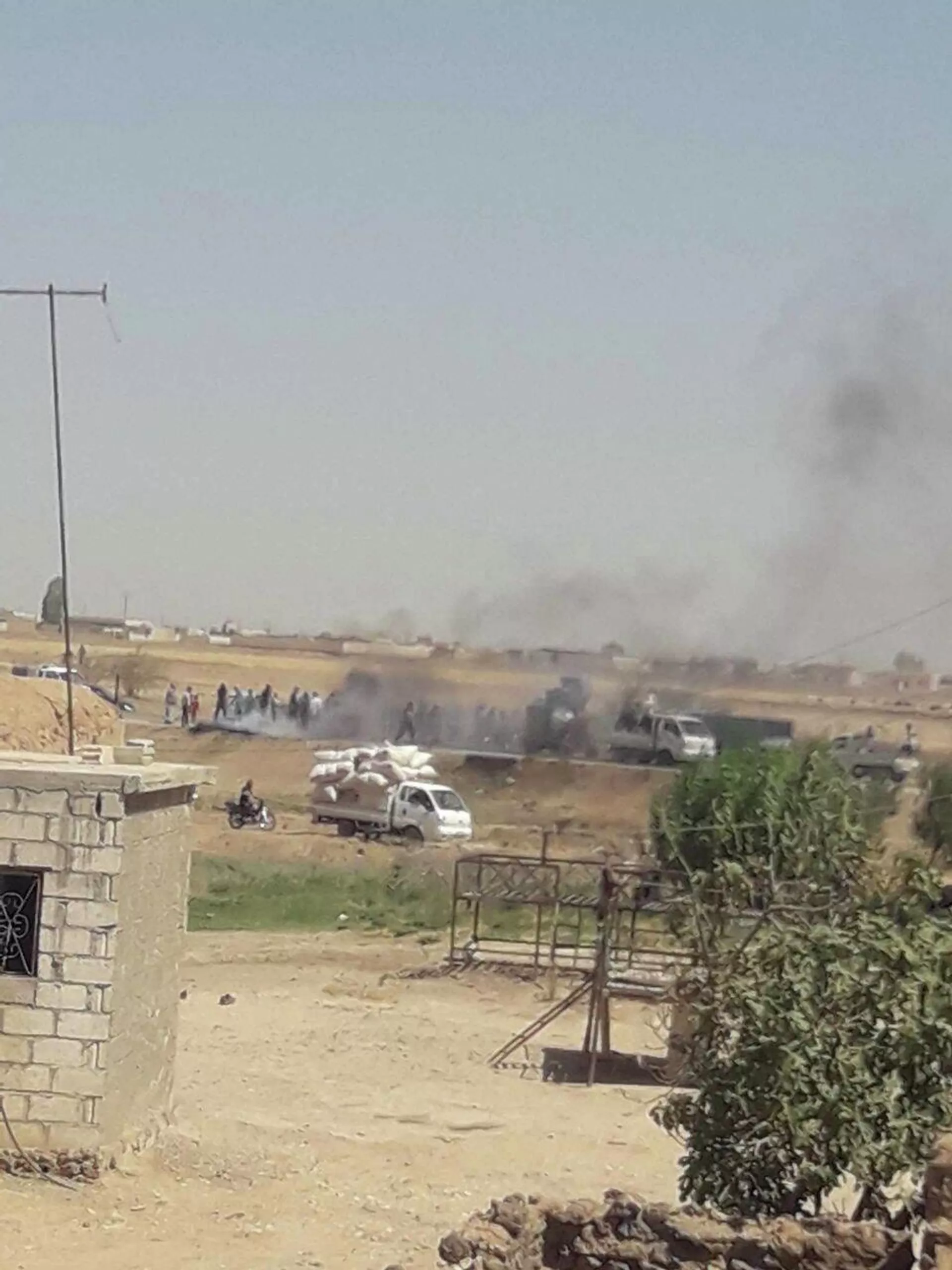 القبائل العربية تقطع طريقا حيويا يستخدمه الجيش الأمريكي لسرقة النفط السوري باتجاه العراق - سبوتنيك عربي, 1920, 02.08.2023