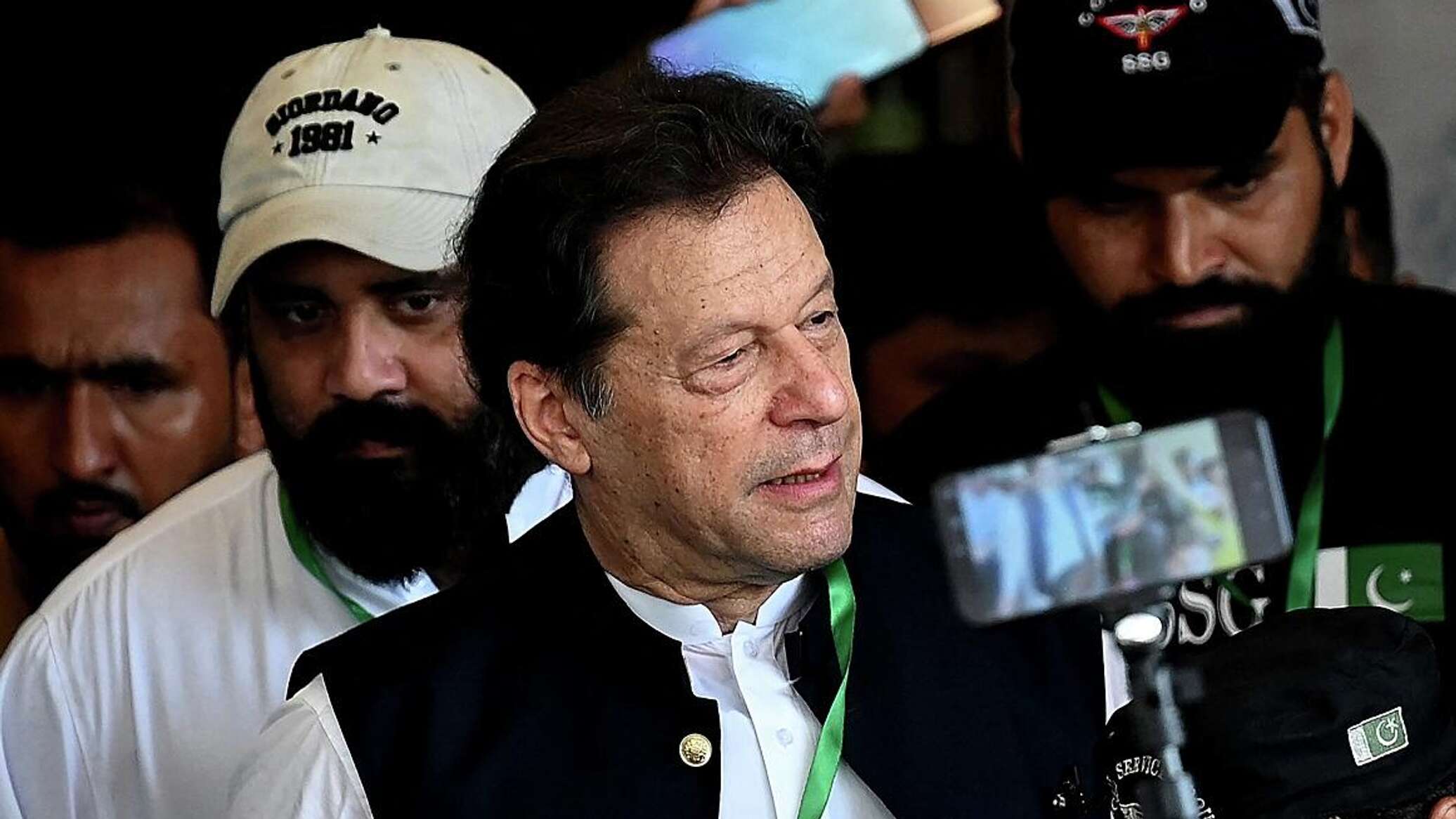 باكستان... السجن 10 أعوام على عمران خان بتهمة تسريب أسرار الدولة