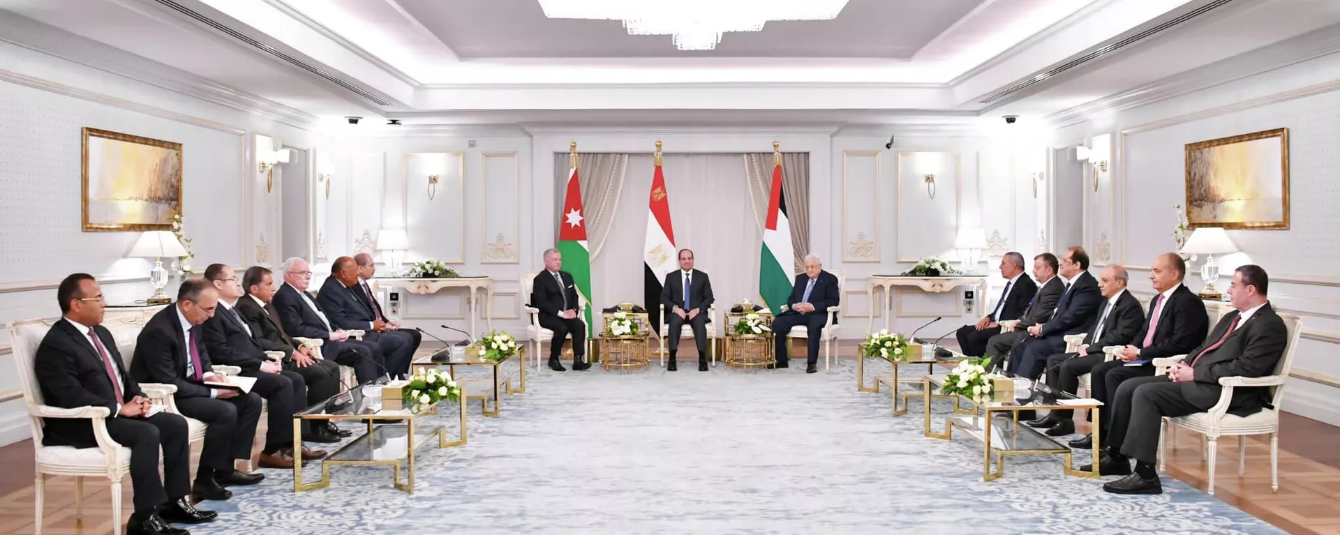 قمة مصرية أردنية فلسطينية في مدينة العلمين بين الرئيس المصري عبد الفتاح السيسي، وعاهل الأردن الملك عبد الله الثاني، والرئيس الفلسطيني، محمود عباس - سبوتنيك عربي, 1920, 14.08.2023