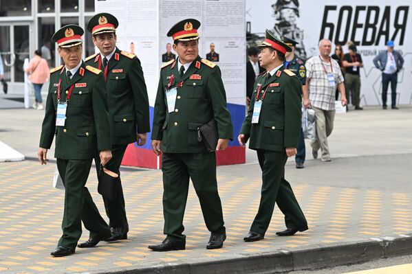 ضباط الجيش الصيني في مركز باتريوت للمعارض والمؤتمرات في إطار المنتدى العسكري التقني آرميا-2023 - سبوتنيك عربي