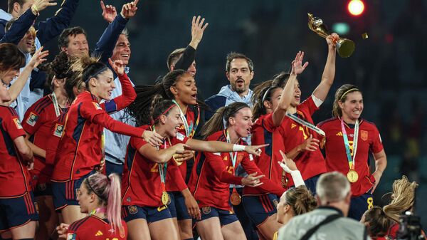 إسبانيا تتوج بلقب كأس العالم للسيدات بعد فوزها على إنجلترا بهدف نظيف - سبوتنيك عربي