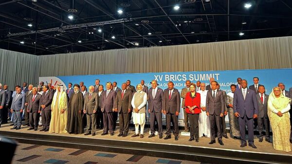 قادة دول مجموعة بريكس خلال قمتها الـ15 في جوهانسبرغ - سبوتنيك عربي