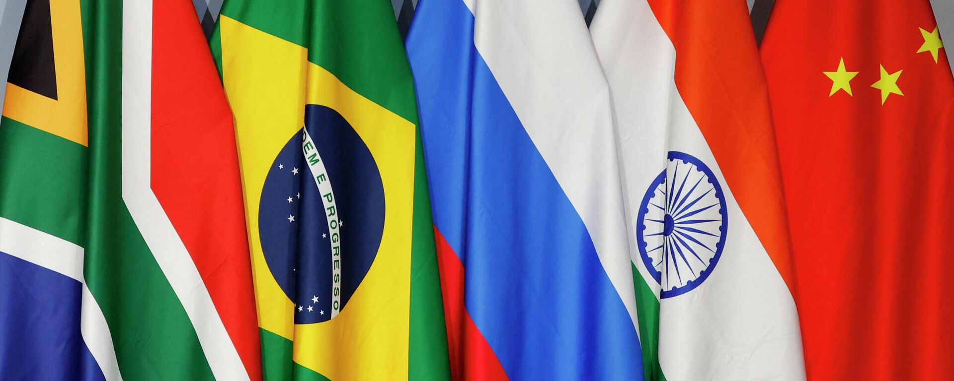 أعلام الصين والهند وروسيا والبرازيل وجنوب أفريقيا الدول المؤسسة لمجموعة بريكس - سبوتنيك عربي, 1920, 03.01.2024