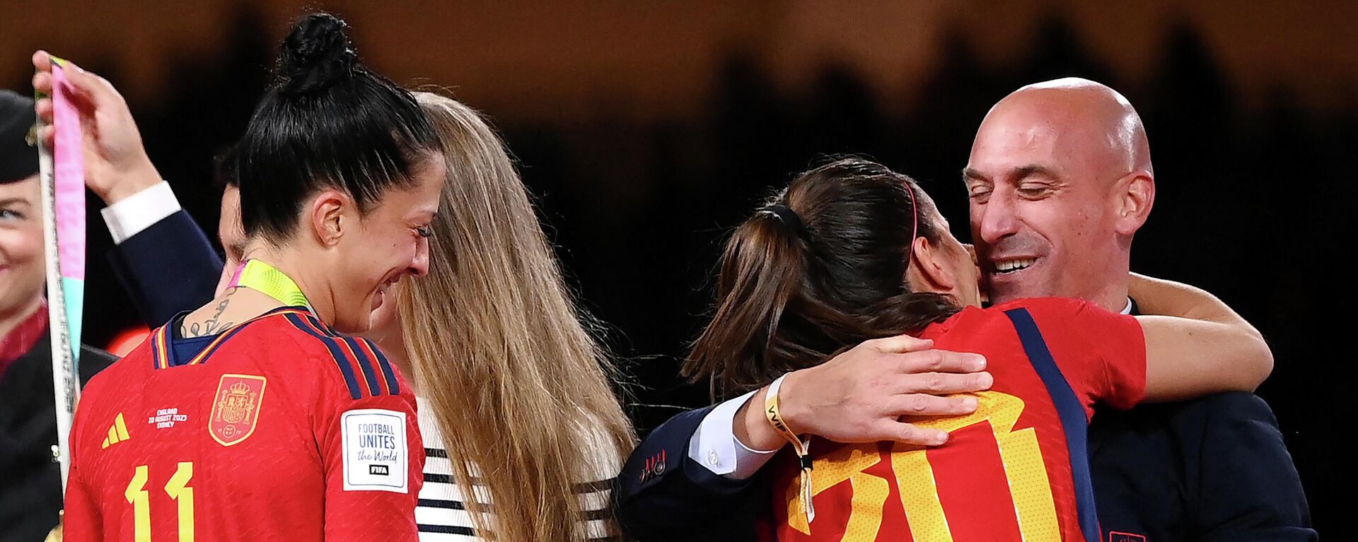 فيفا يوقف رئيس الاتحاد الإسباني لكرة القدم لويس روبياليس بعد تقبيله اللاعبة جيني هيرموسو خلال الاحتفال بفوز إسبانيا بكأس العالم للسيدات - سبوتنيك عربي, 1920, 26.08.2023
