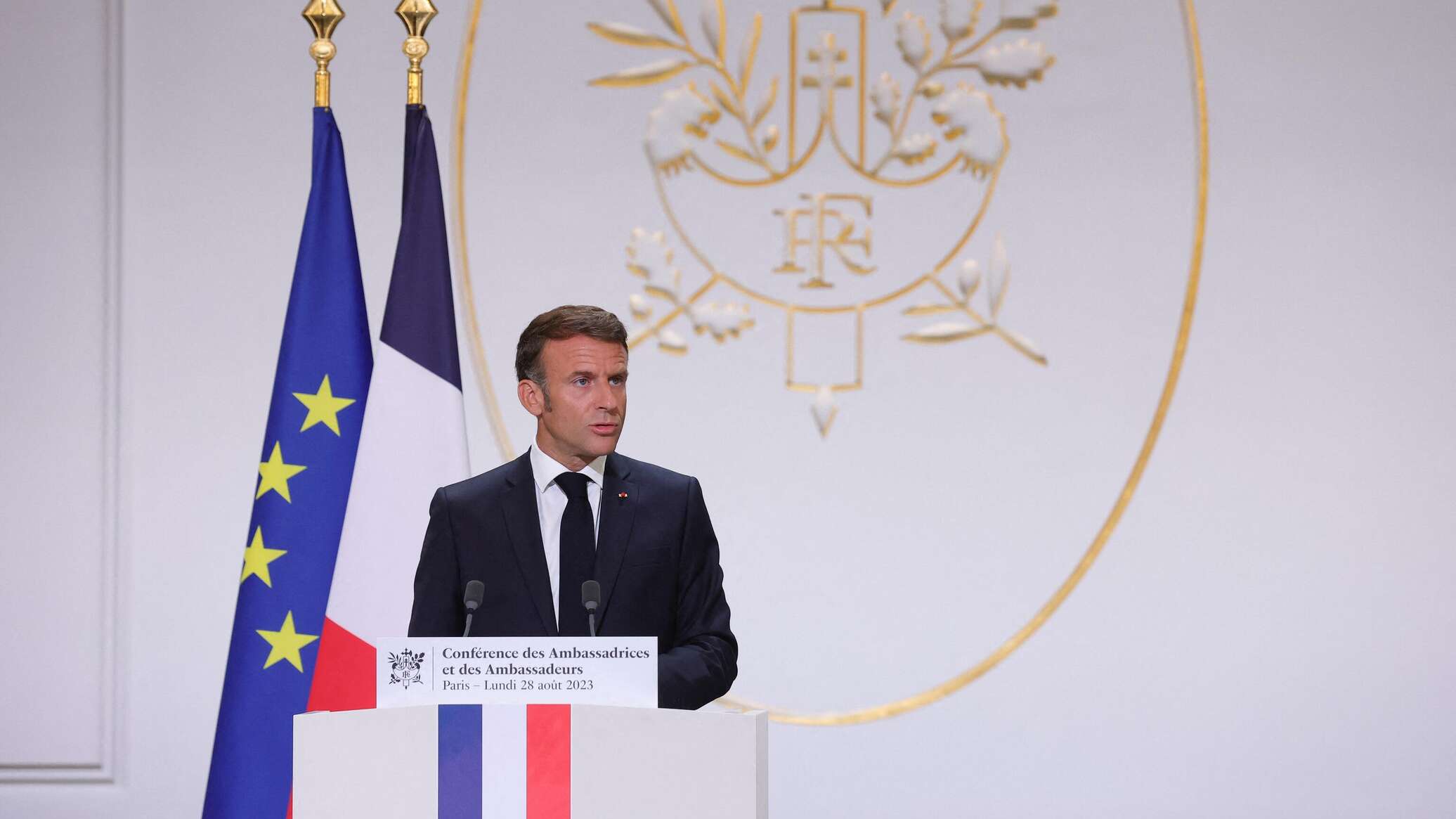 صحيفة تكشف عن تمرد دبلوماسي فرنسي كبير ضد ماكرون