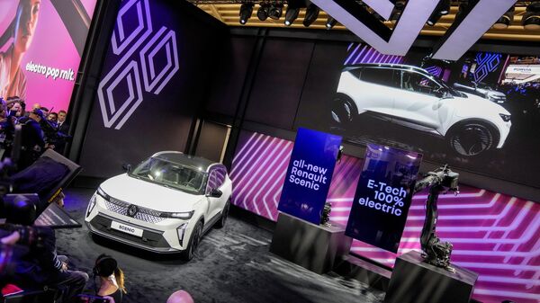 Новый электрический Renault Scenic представлен на автосалоне IAA Mobility в Мюнхене, Германия - سبوتنيك عربي