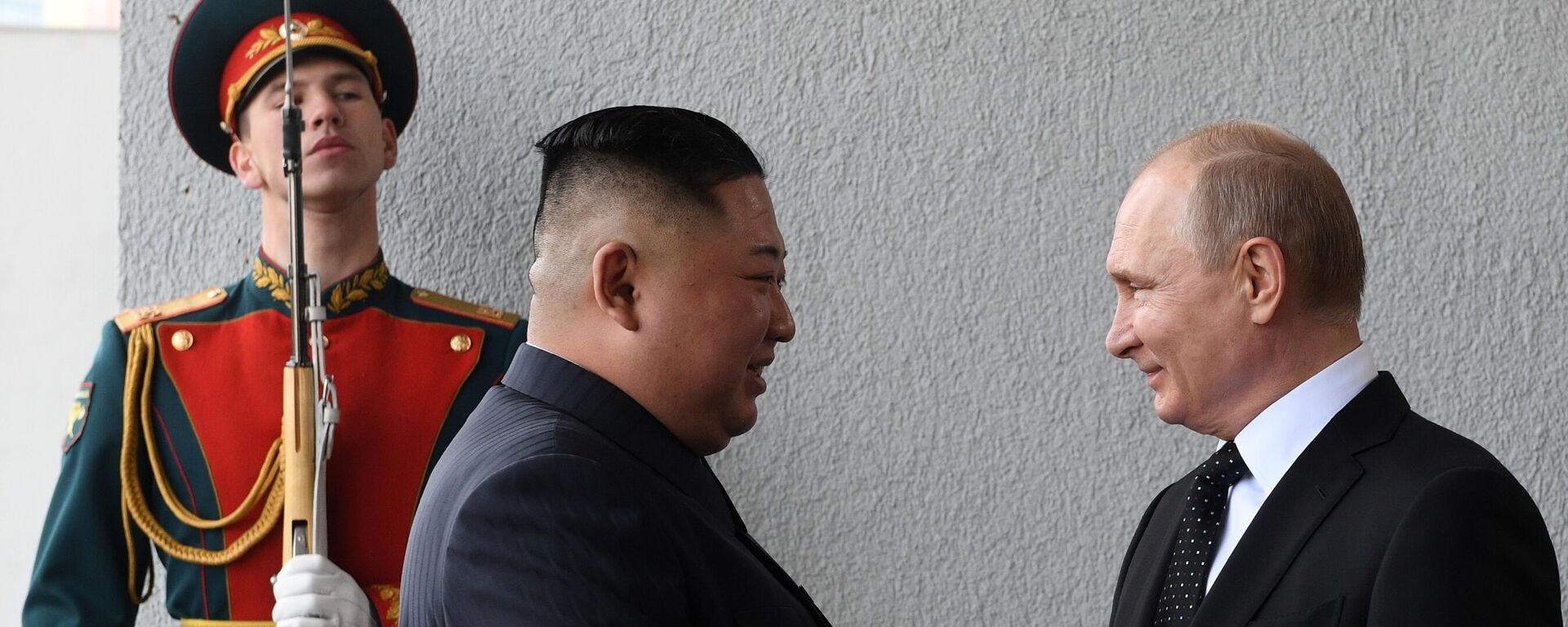 الرئيس الروسي فلاديمير بوتين يستقبل زعيم كوريا الشمالية كيم جونغ أون في روسيا/ 26 أبريل 2019 - سبوتنيك عربي, 1920, 18.03.2024