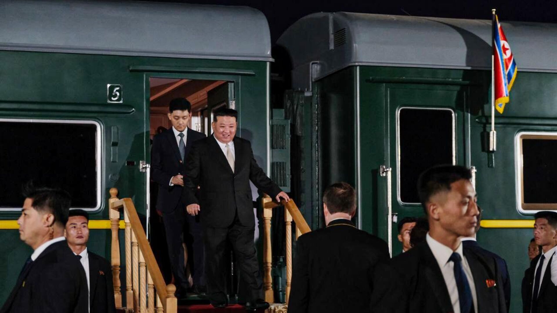 وصول الزعيم الكوري الشمالي كيم جونغ أون إلى محطة خاسان في إقليم بريمورسكي، روسيا. - سبوتنيك عربي, 1920, 19.09.2023