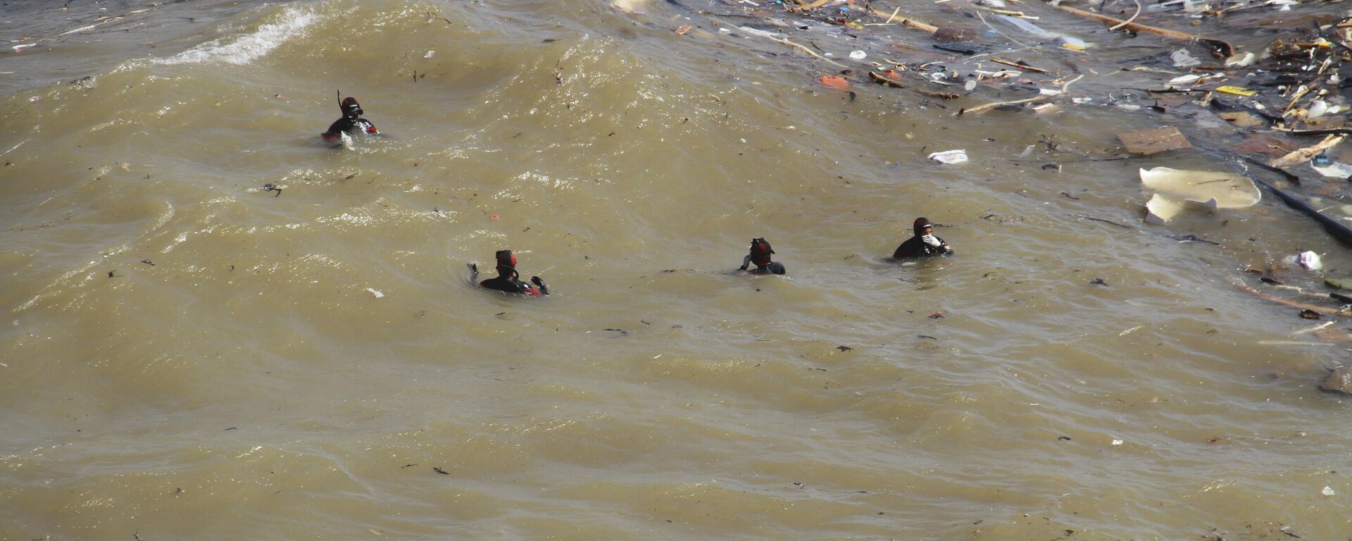 غواصون أثناء عمليات البحث ضحايا الفياضانات المدمرة في مدينة درنة، ليبيا 18 سبتمبر 2023 - سبوتنيك عربي, 1920, 01.02.2024