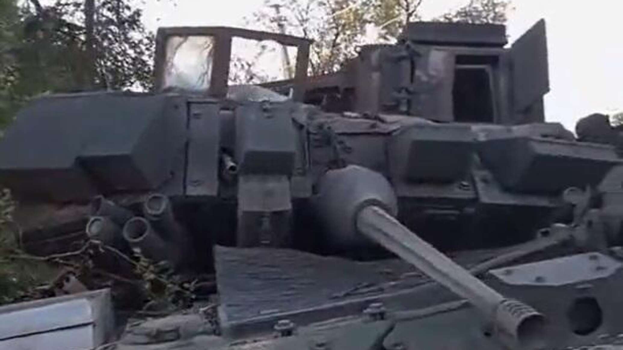 سحب آليات عسكرية غربية تركتها القوات الأوكرانية في أفدييفكا إلى دونيتسك
