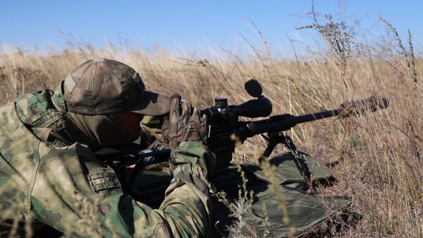 قوات فريق إسبانيول الخاصة التابعة للقوات المسلحة الروسية أثناء تنفيذ المهام القتالية في اتجاه أرتيموفسك، منطقة العملية العسكرية الخاصة - سبوتنيك عربي