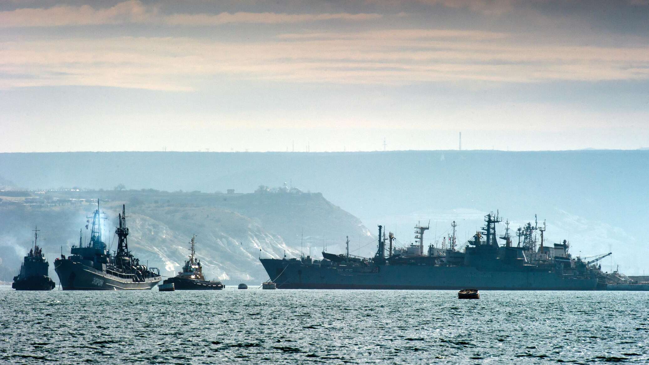 إحباط هجوم صاروخي استهدف سفينة في ميناء سيفاستوبول