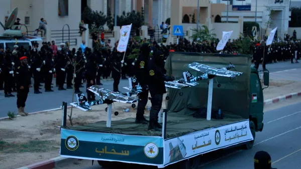 سرايا القدس تكشف عن أسلحة ومسيّرات جديدة خلال عرض عسكري في قطاع غزة
سرايا القدس تكشف عن أسلحة ومسيّرات جديدة خلال عرض عسكري في قطاع غزة
- سبوتنيك عربي