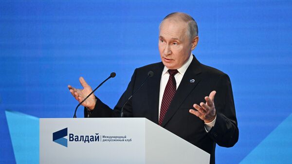 الرئيس الروسي فلاديمير بوتين يشارك في الدورة الـ20 لمنتدى فالداي الدولي للحوار - سبوتنيك عربي