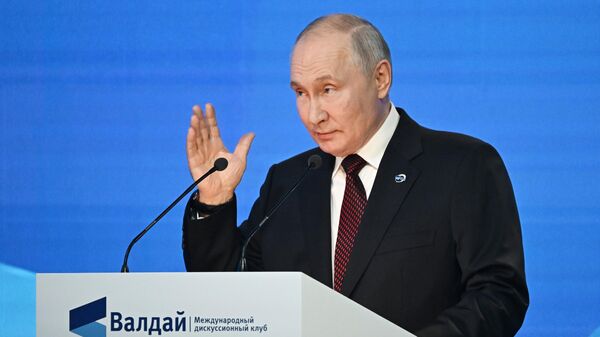 الرئيس الروسي فلاديمير بوتين يشارك في الدورة الـ20 لمنتدى فالداي الدولي للحوار - سبوتنيك عربي