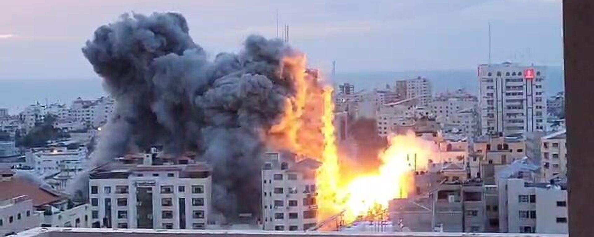 قصف قوات الجيش الإسرائيلي في مدينة غزة، قطاع غزة، فلسطين - سبوتنيك عربي, 1920, 17.12.2023