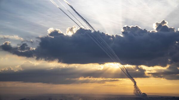 إطلاق صواريخ من قطاع غزة تجاه إسرائيل - سبوتنيك عربي