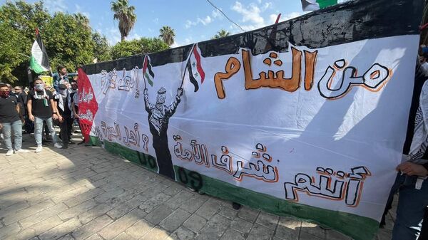 فلسطينيون وسوريون ويطالبون بالمشاركة في معركة (طوفان القدس)
 - سبوتنيك عربي