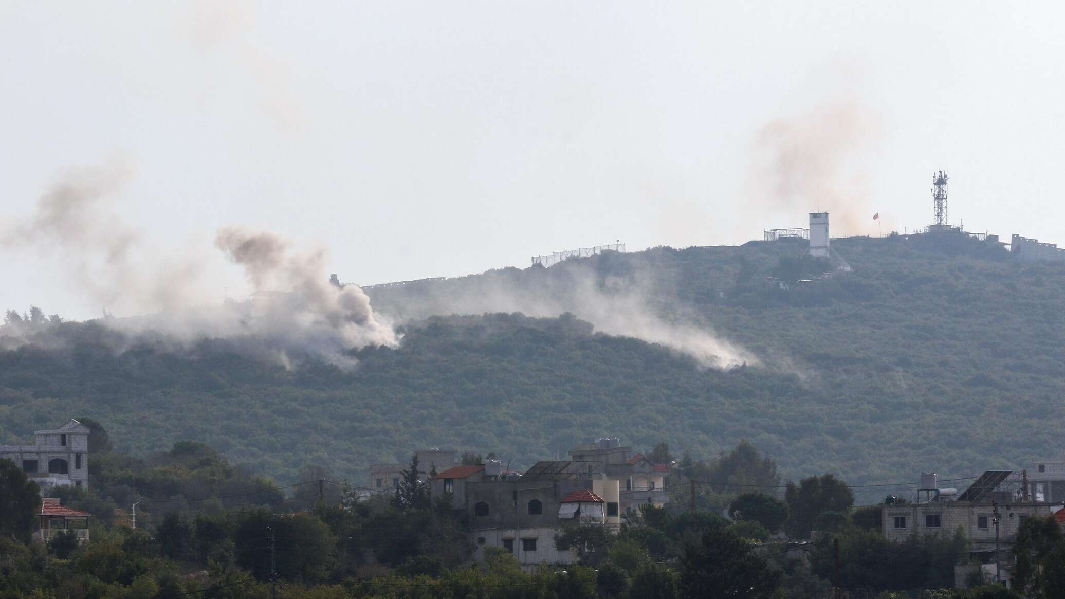 "حزب الله" يعلن استهداف 8 مواقع للجيش الإسرائيلي جنوبي لبنان