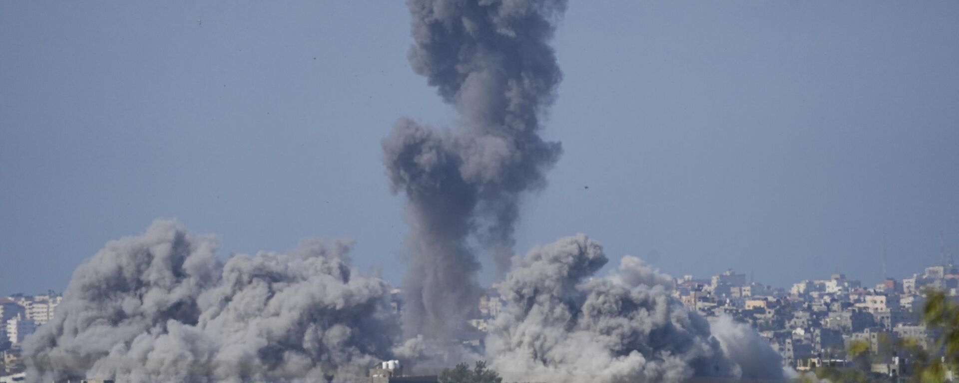 الوضع في قطاع غزة بعد استمرار قصف الطيران الحربي الإسرائيلي  - سبوتنيك عربي, 1920, 20.10.2023