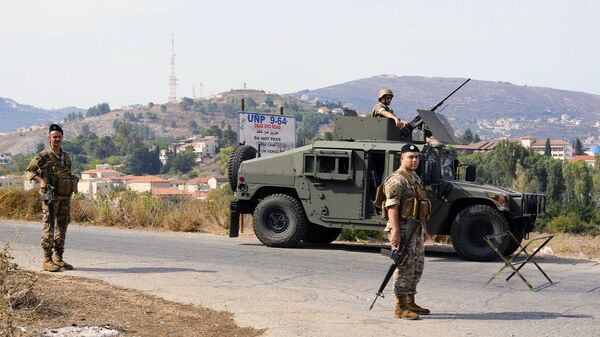 أفراد من الجيش اللبناني يقومون بدورية على الجانب اللبناني من الحدود اللبنانية الإسرائيلية في قرية كفركلا الجنوبية، لبنان، 9 أكتوبر/ تشرين الأول 2023 - سبوتنيك عربي