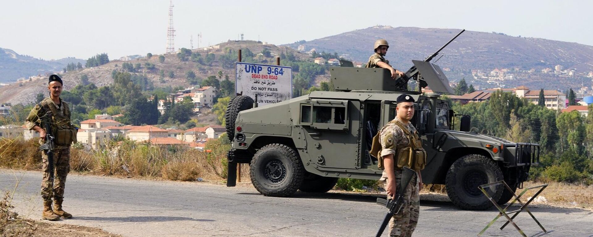 أفراد من الجيش اللبناني يقومون بدورية على الجانب اللبناني من الحدود اللبنانية الإسرائيلية في قرية كفركلا الجنوبية، لبنان، 9 أكتوبر/ تشرين الأول 2023 - سبوتنيك عربي, 1920, 16.03.2024