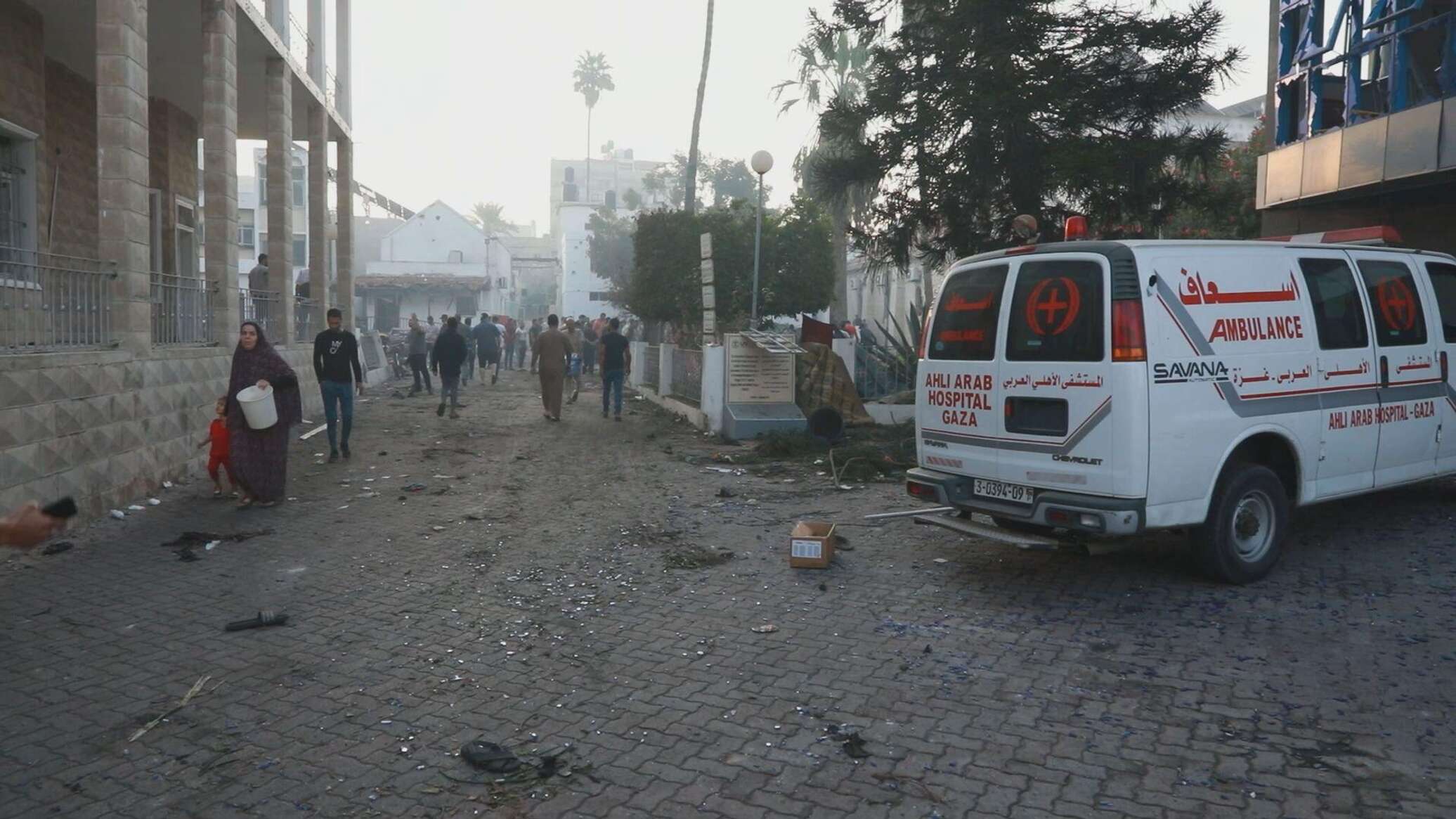 الهلال الأحمر الفلسطيني: دبابات إسرائيلية تحاصر مستشفى "المعمداني" في غزة