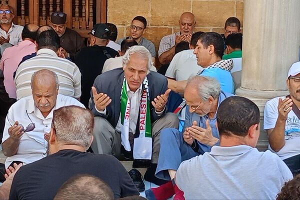 مئات المصلين في الجامع الأزهر يتظاهرون في وسط القاهرة دعما لفلسطين  - سبوتنيك عربي